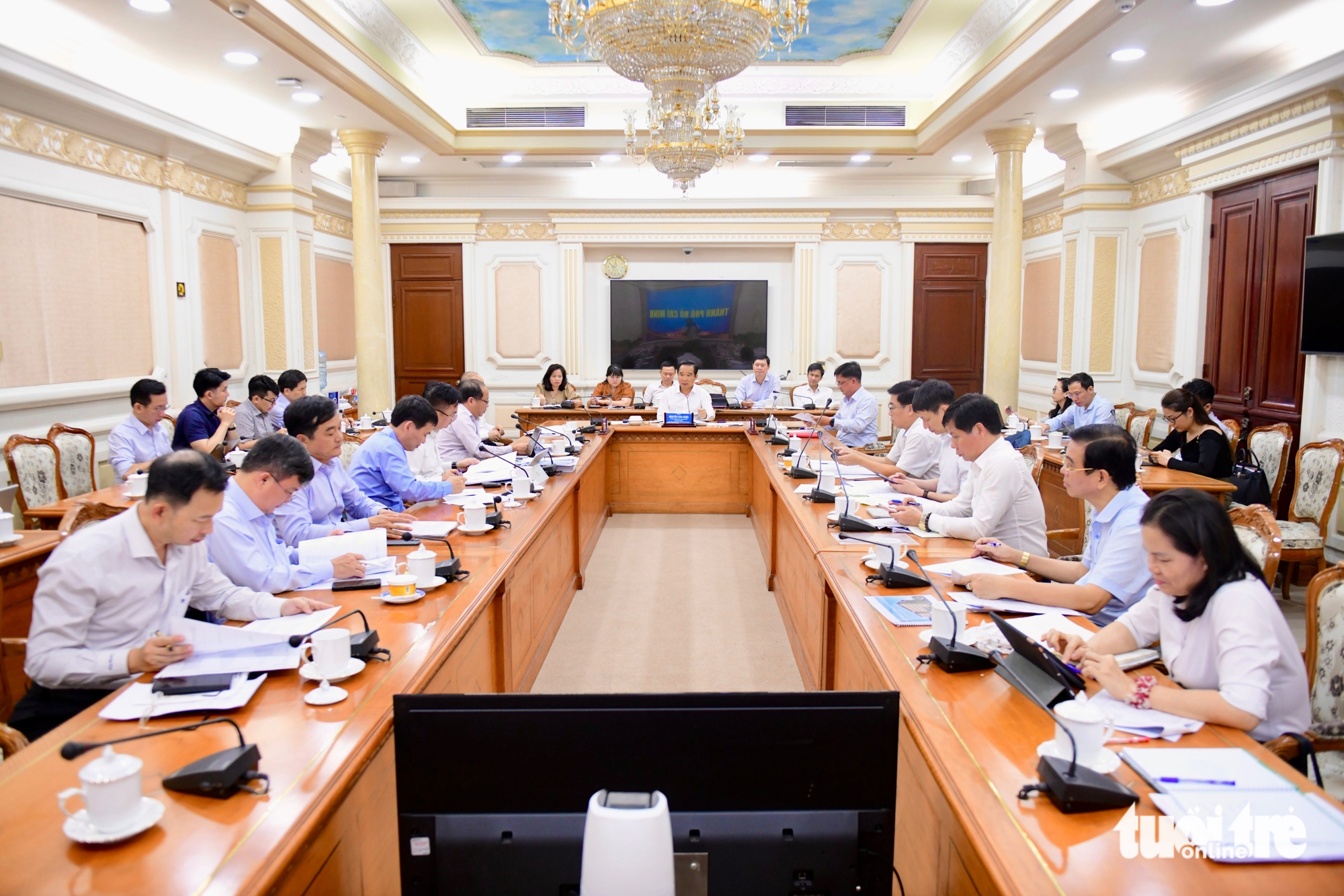 Tối 12-12, UBND TP.HCM họp khẩn, triển khai Nghị quyết 98 - Ảnh 3. Nghị quyết 98 - Ảnh 3.