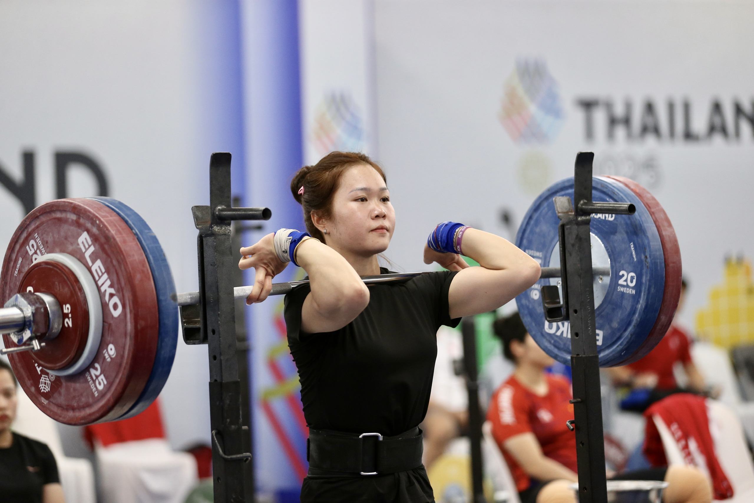 Cử tạ Việt Nam ‘bung lụa’ hôm nay: Săn vàng trong thế khó, chỉ tiêu cực bất ngờ- Ảnh 10. Cử tạ Việt Nam ‘bung lụa’ hôm nay: Săn vàng trong thế khó, chỉ tiêu cực bất ngờ- Ảnh 10.