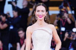 10 bộ đầm đẹp nhất Liên hoan phim Venice 2025