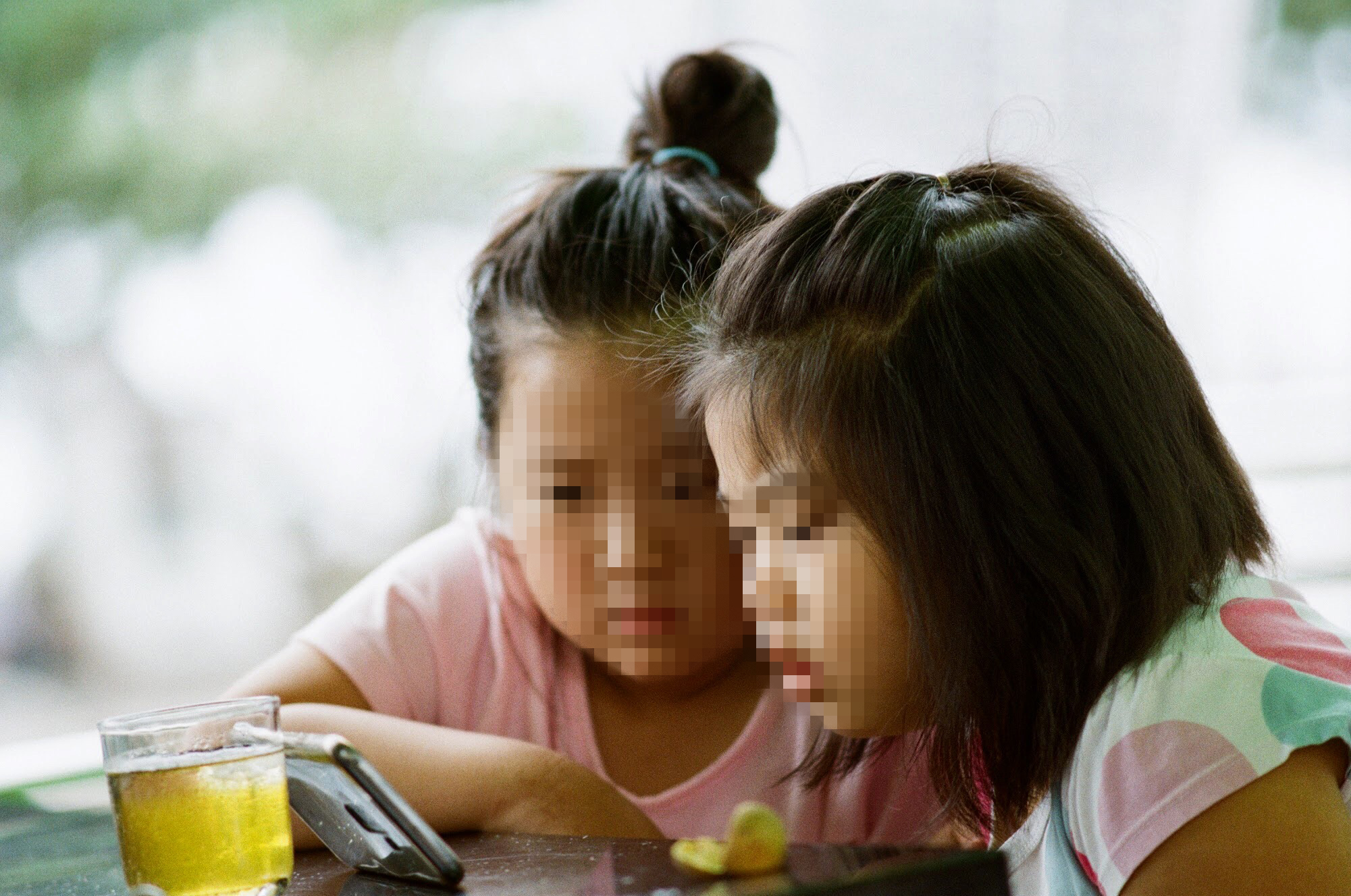 Cần quản lý chặt trẻ em dùng mạng xã hội - Ảnh 2.