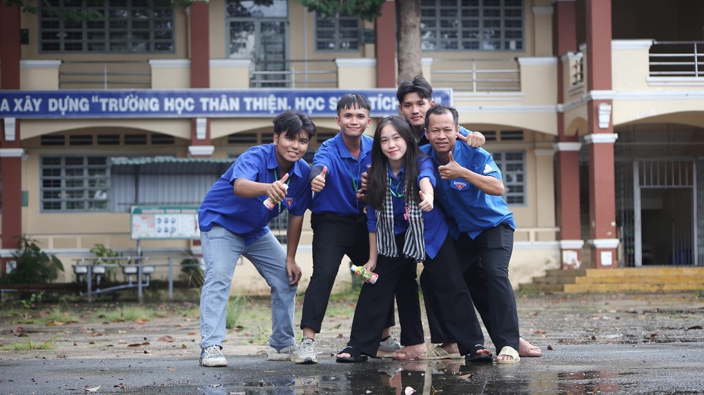 Người đàn ông làm phụ hồ, chạy xe ôm 12 năm để kiếm tiền vào đại học - 4