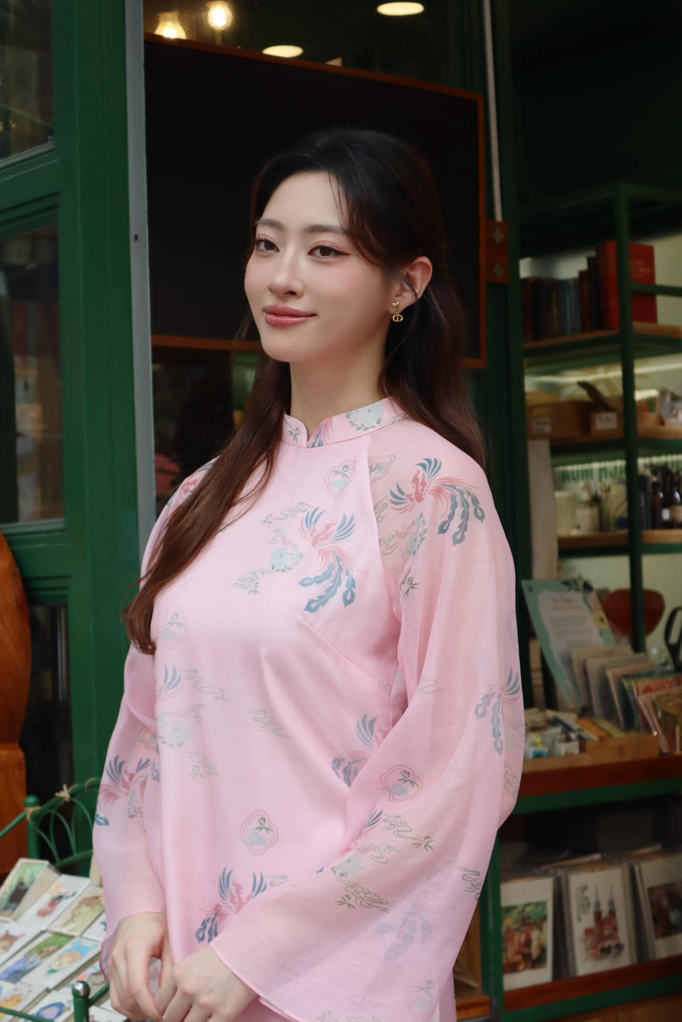 Lương Thùy Linh khoe cặp Lương Thùy Linh khoe cặp