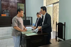 Nghị án kéo dài vụ bị kết án sau khi làm đơn cứu xét liên quan phó giám đốc công an tỉnh