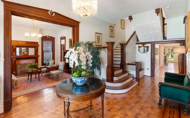 "Hoa hậu giàu nhất Việt Nam" lấy chồng giáo sư tiến sĩ, không đăng ký kết hôn, bất động sản trải dài 3 châu lục 9 1765587960 434 Hoa hau giau nhat Viet Nam lay chong giao su