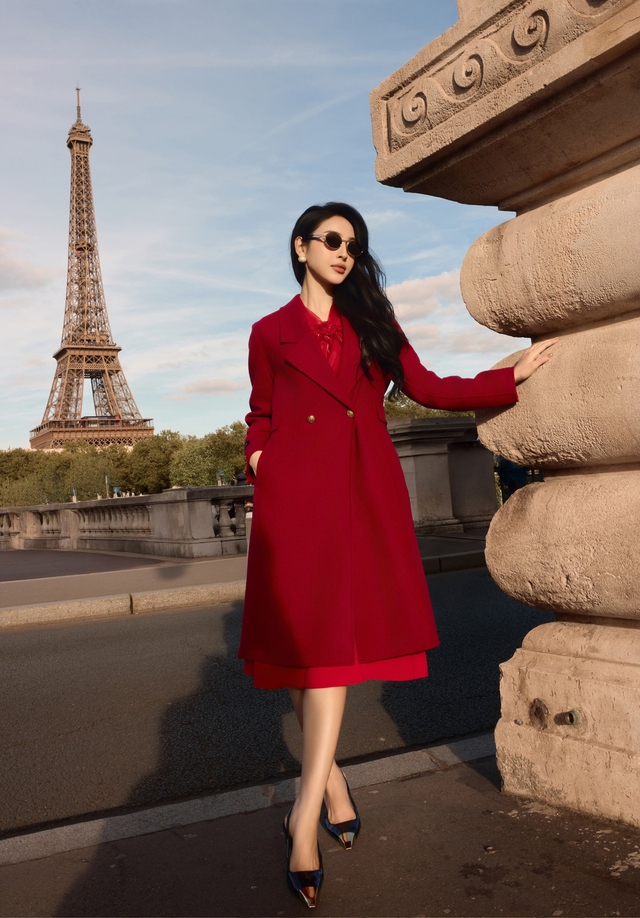 Sắm áo khoác dáng dài, nàng có thêm ngàn cảm hứng phối đồ đông- Ảnh 2. Sắm áo khoác dáng dài, nàng có thêm ngàn cảm hứng phối đồ đông- Ảnh 2.