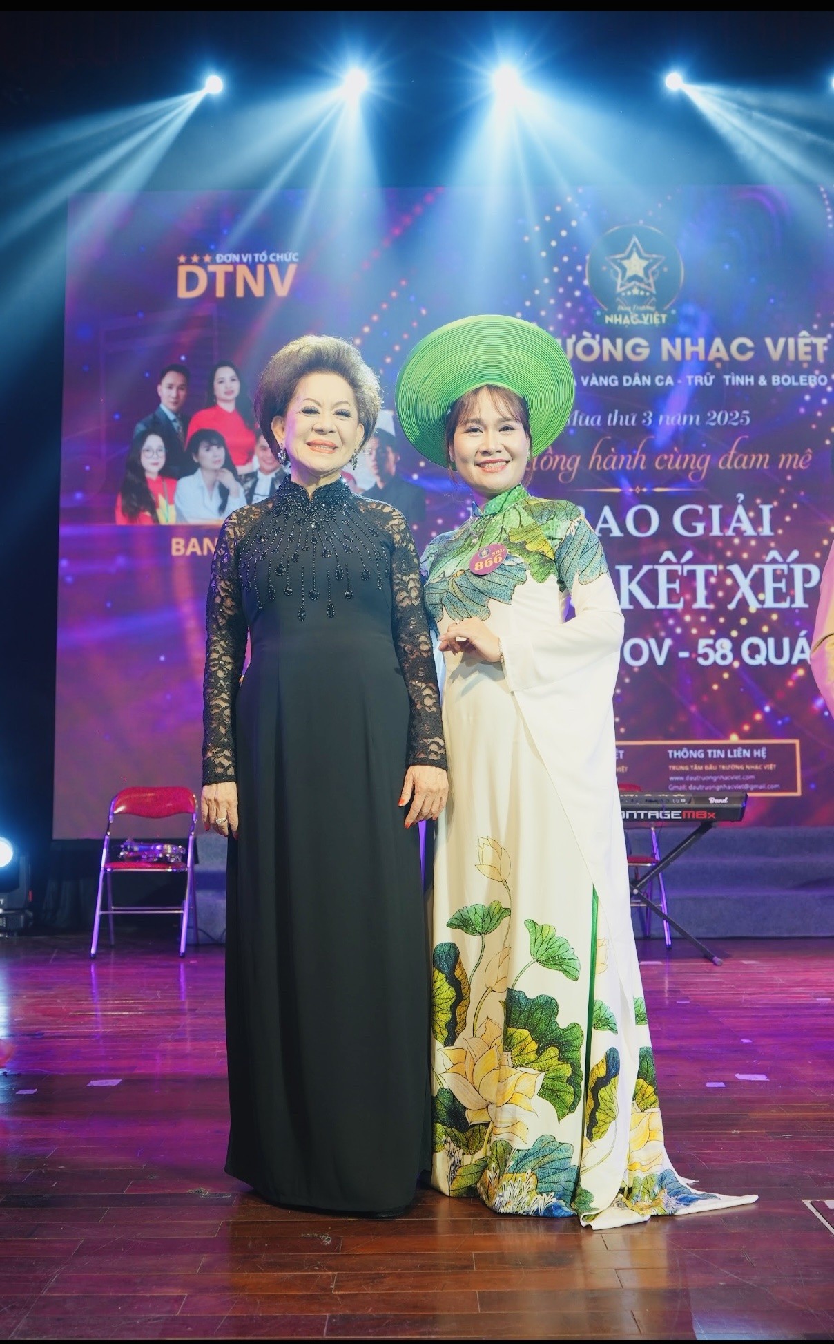 Từ ngành y đến ngôi vị Quán quân Đấu Trường Nhạc Việt 2025 2 ca-si-anh-dao-8-1765588418.jpg