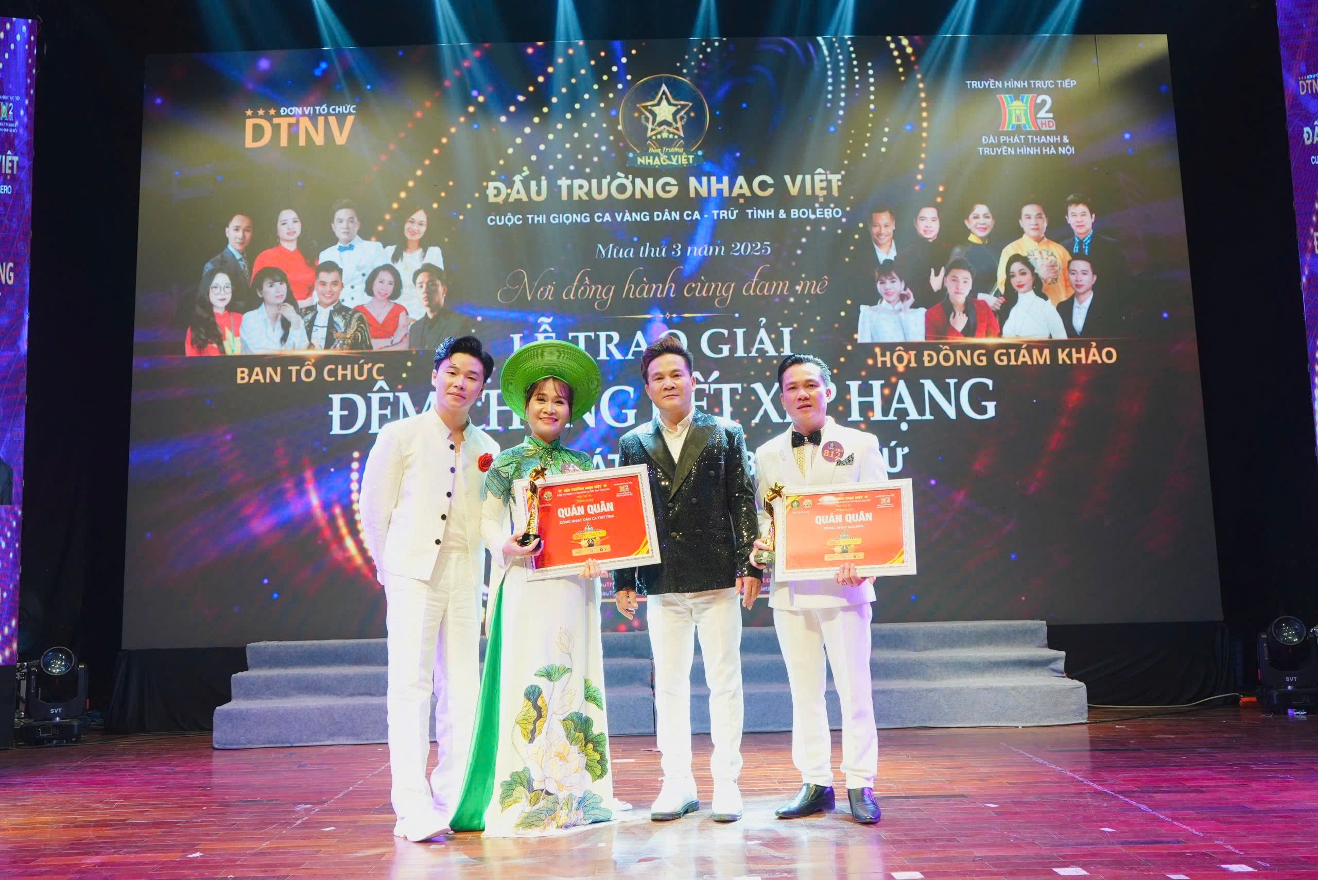 Từ ngành y đến ngôi vị Quán quân Đấu Trường Nhạc Việt 2025 7 ca-si-anh-dao-1-1765588419.jpg