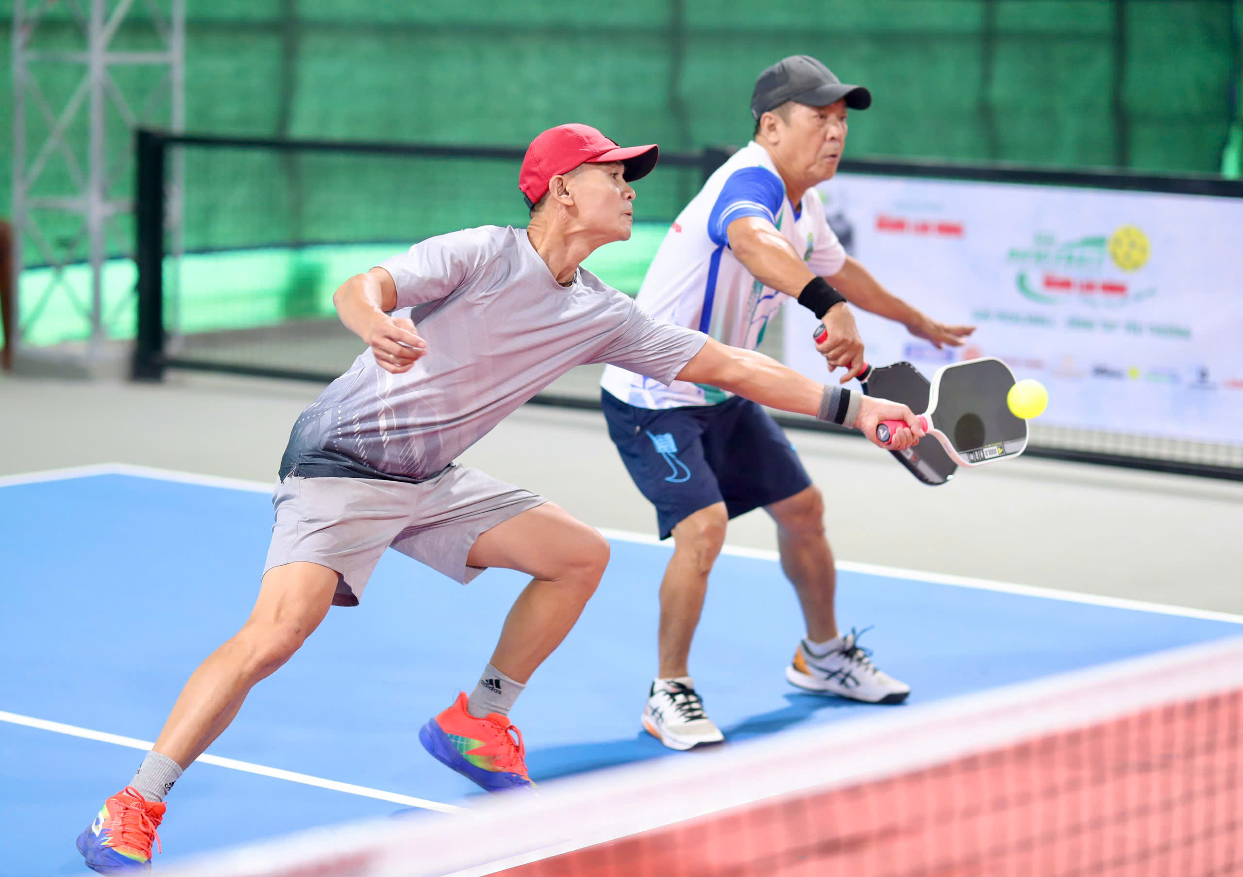 Giải Pickleball "Vòng tay yêu thương" Báo Người Lao Động 2025: Tưng bừng khai mạc 8 Giải Pickleball