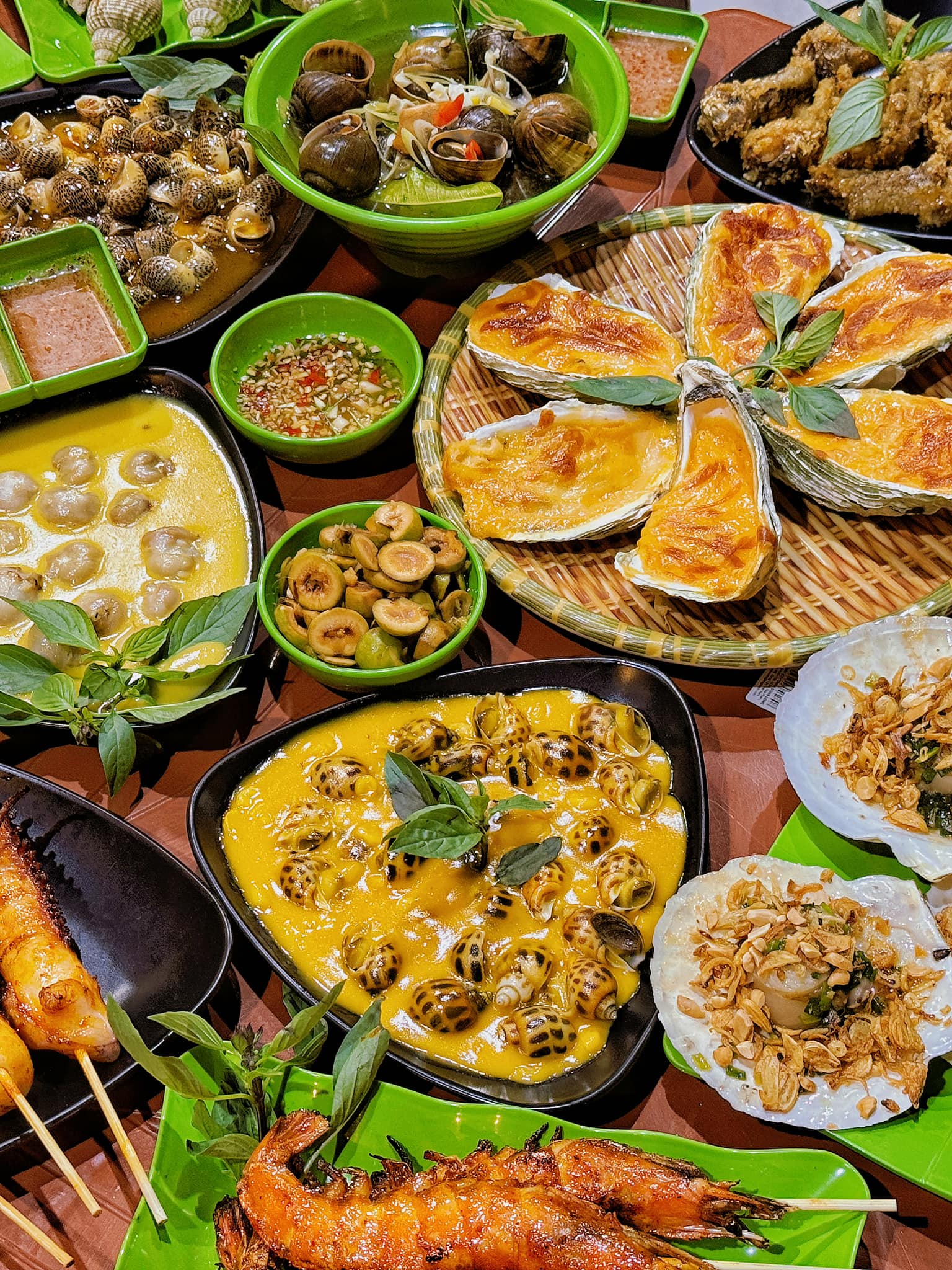 Ở Hà Nội có một món nhậu vỉa hè đắt khách nhất mùa đông, mách bạn 6 địa chỉ mà dân tình “sốt xình xịch” 3 Menu ốc hấp dẫn, đa dạng