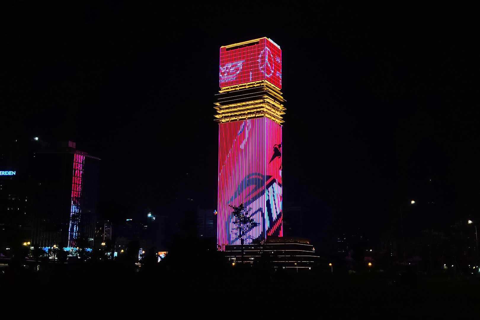 Sting Energy và Mercedes-AMG PETRONAS thắp sáng nhiều địa danh, đánh dấu hợp tác toàn cầu 3 Sting Energy và Mercedes-AMG PETRONAS thắp sáng nhiều địa danh, đánh dấu hợp tác toàn cầu - Ảnh 3.