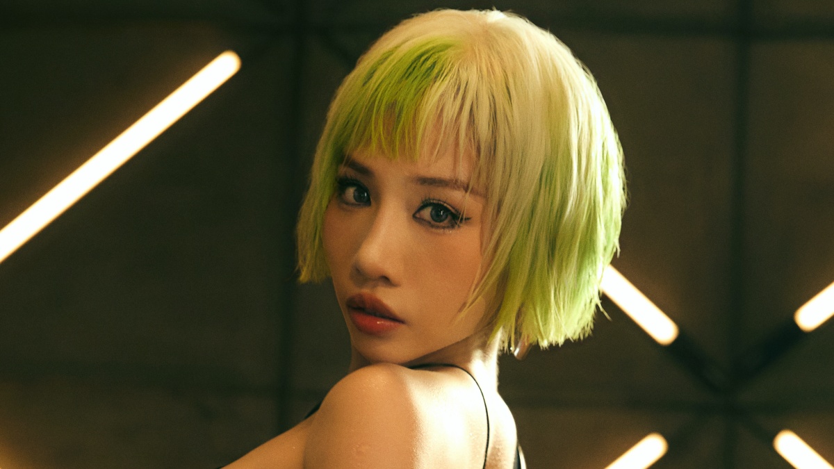 Hằng BingBoong hát "Thích hay còn yêu còn chưa biết"