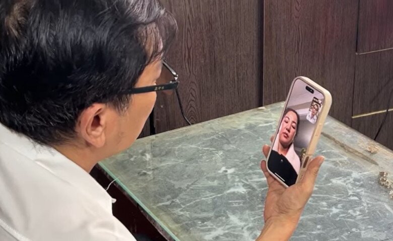 Nam ca sĩ lâu không xuất hiện, Thúy Nga thốt lên "Trời ơi" khi anh vén áo lên thấy đã mất một cánh tay 6 Anh mong mỏi có được một chiếc xe ba bánh.