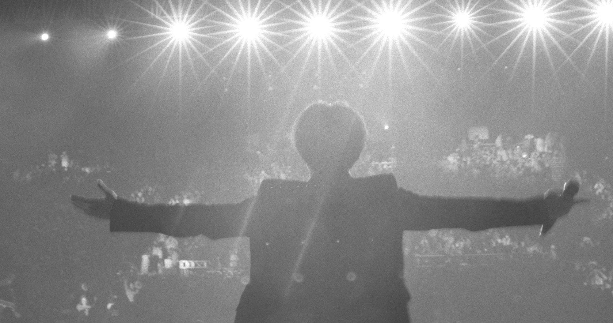 Chân Trời Rực Rỡ: Cách nhìn lại những đứt gãy của lịch sử và hỏi con người về niềm tin cuối cùng - mình thuộc về đâu?- Ảnh 4. Chân Trời Rực Rỡ: Cách nhìn lại những đứt gãy của lịch sử và hỏi con người về niềm tin cuối cùng - mình thuộc về đâu?- Ảnh 4.