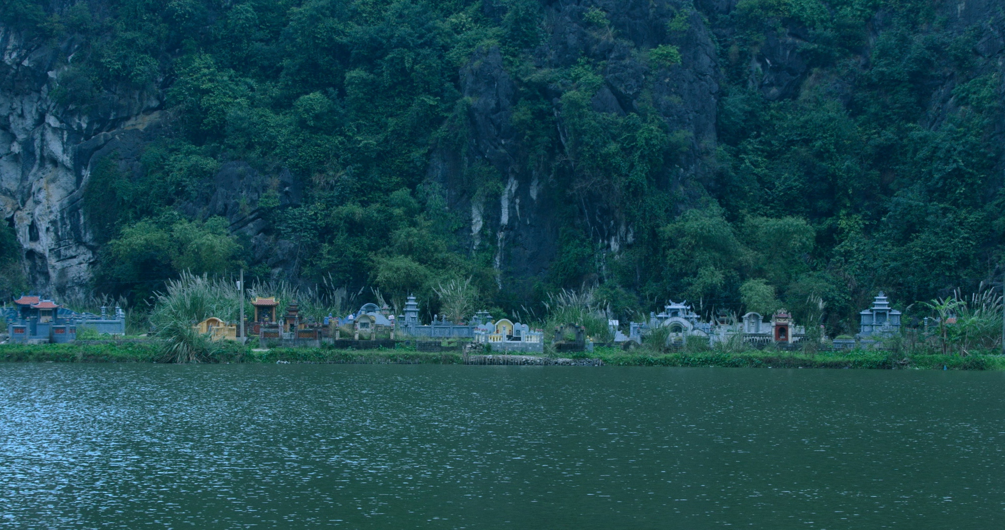 Chân Trời Rực Rỡ: Cách nhìn lại những đứt gãy của lịch sử và hỏi con người về niềm tin cuối cùng - mình thuộc về đâu?- Ảnh 7. Chân Trời Rực Rỡ: Cách nhìn lại những đứt gãy của lịch sử và hỏi con người về niềm tin cuối cùng - mình thuộc về đâu?- Ảnh 7.