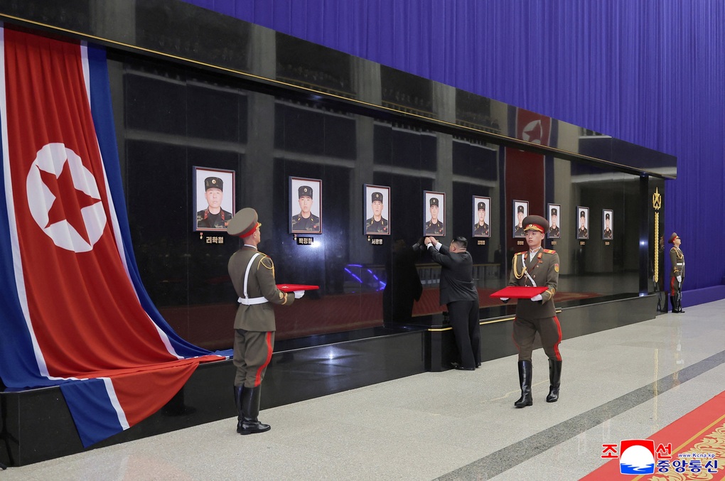 Ông Kim Jong-un khen ngợi sức mạnh của lính Triều Tiên chiến đấu ở Nga - 2