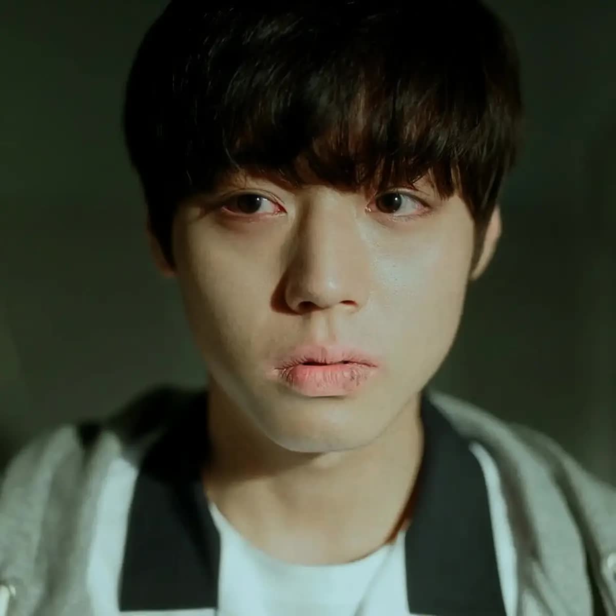 Ai đó hãy cứu lấy đôi môi của mỹ nam này với: Hễ đóng phim là nhan sắc kiệt quệ, nhìn thôi đã thấy khát nước- Ảnh 2. Ai đó hãy cứu lấy đôi môi của mỹ nam này với: Hễ đóng phim là nhan sắc kiệt quệ, nhìn thôi đã thấy khát nước- Ảnh 2.