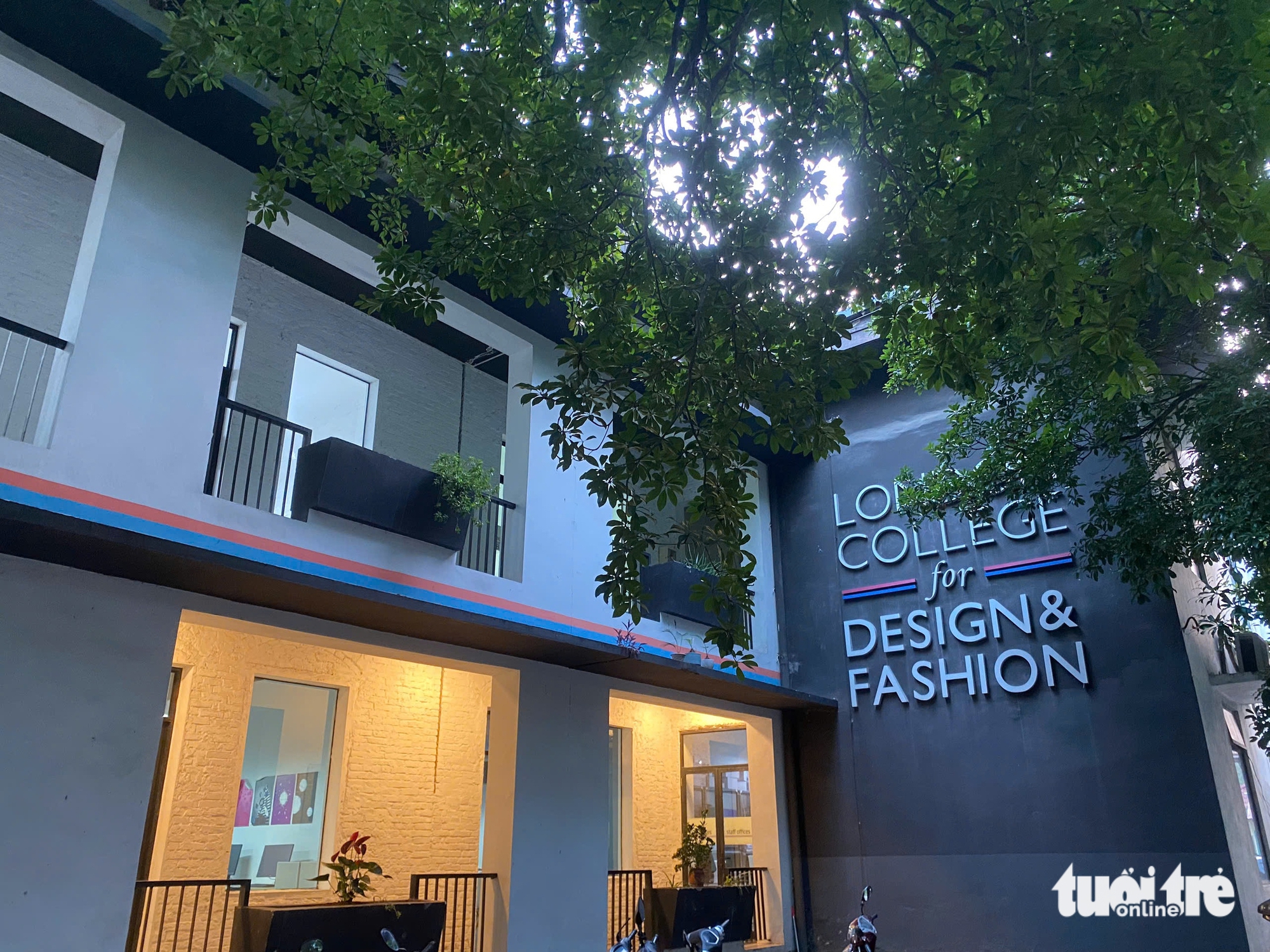 Trường cao đẳng nghề Thiết kế và Thời trang London xin lỗi người học nhận 'bằng đại học nước ngoài' 2 Thiết kế và Thời trang London - Ảnh 2.