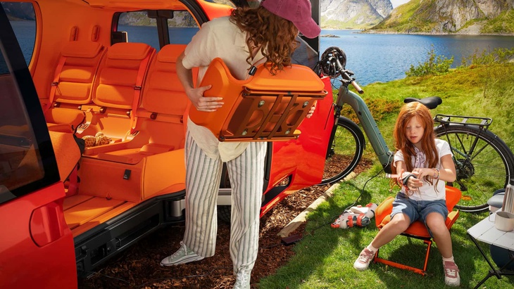 Xe điện nhỏ hơn Toyota Vios mà trang bị như nhà di động, có tới 6 ghế dễ tháo ra làm ghế ngoài trời 25 1765603711 755 Xe dien nho hon Toyota Vios ma trang bi nhu