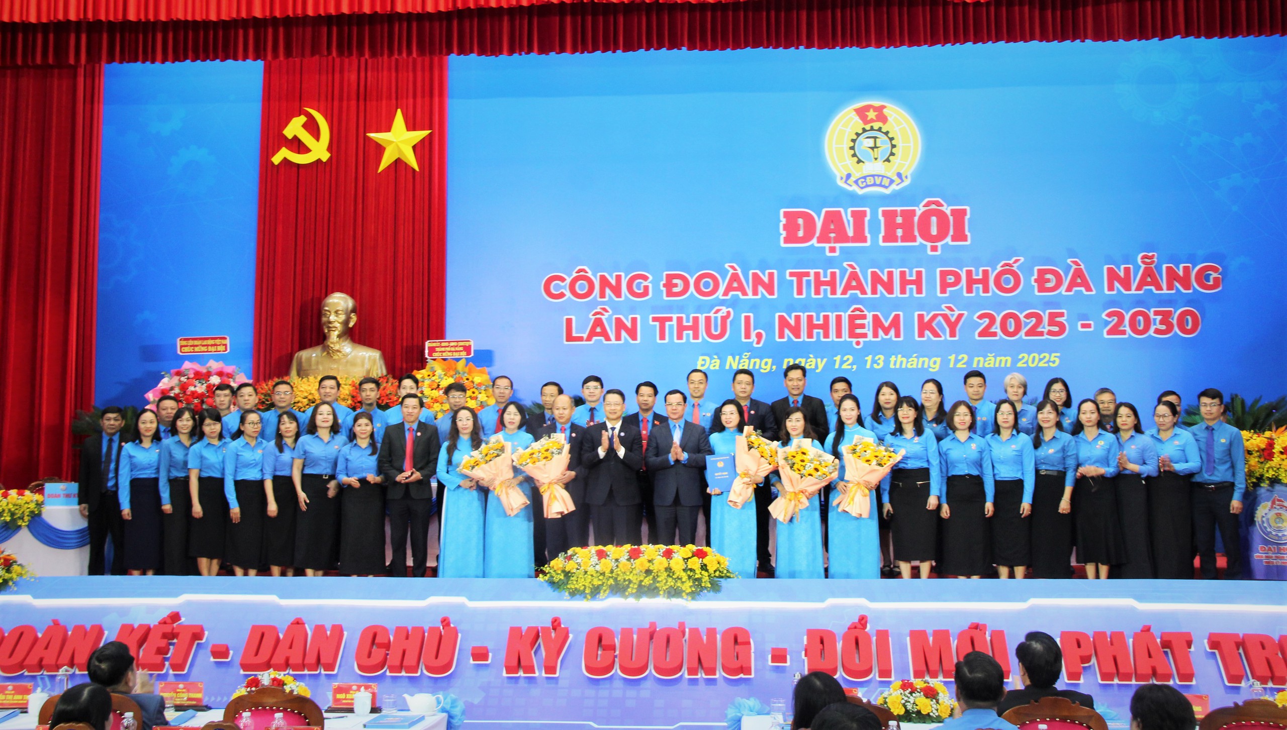 Bà Phan Thị Thúy Linh giữ chức Chủ tịch LĐLĐ TP Đà Nẵng 2 Bà Phan Thị Thúy Linh giữ chức Chủ tịch Liên đoàn Lao động thành phố Đà Nẵng - Ảnh 2.