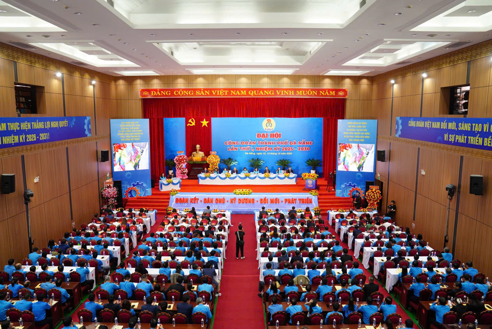 Bà Phan Thị Thúy Linh giữ chức Chủ tịch LĐLĐ TP Đà Nẵng 4 Bà Phan Thị Thúy Linh giữ chức Chủ tịch Liên đoàn Lao động thành phố Đà Nẵng - Ảnh 4.