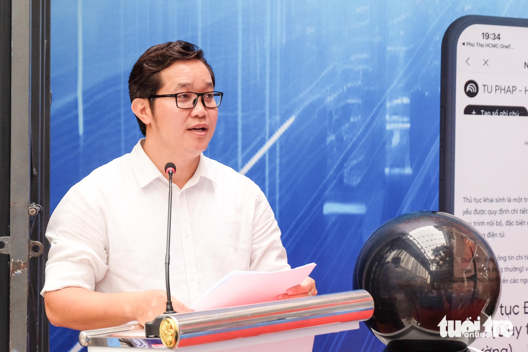 Không cần xếp hàng, người dân phường Phú Thọ, TP.HCM đặt lịch làm thủ tục trên Zalo 2 Không cần xếp hàng, người dân phường Phú Thọ, TP.HCM đặt lịch làm thủ tục trên Zalo - Ảnh 3.