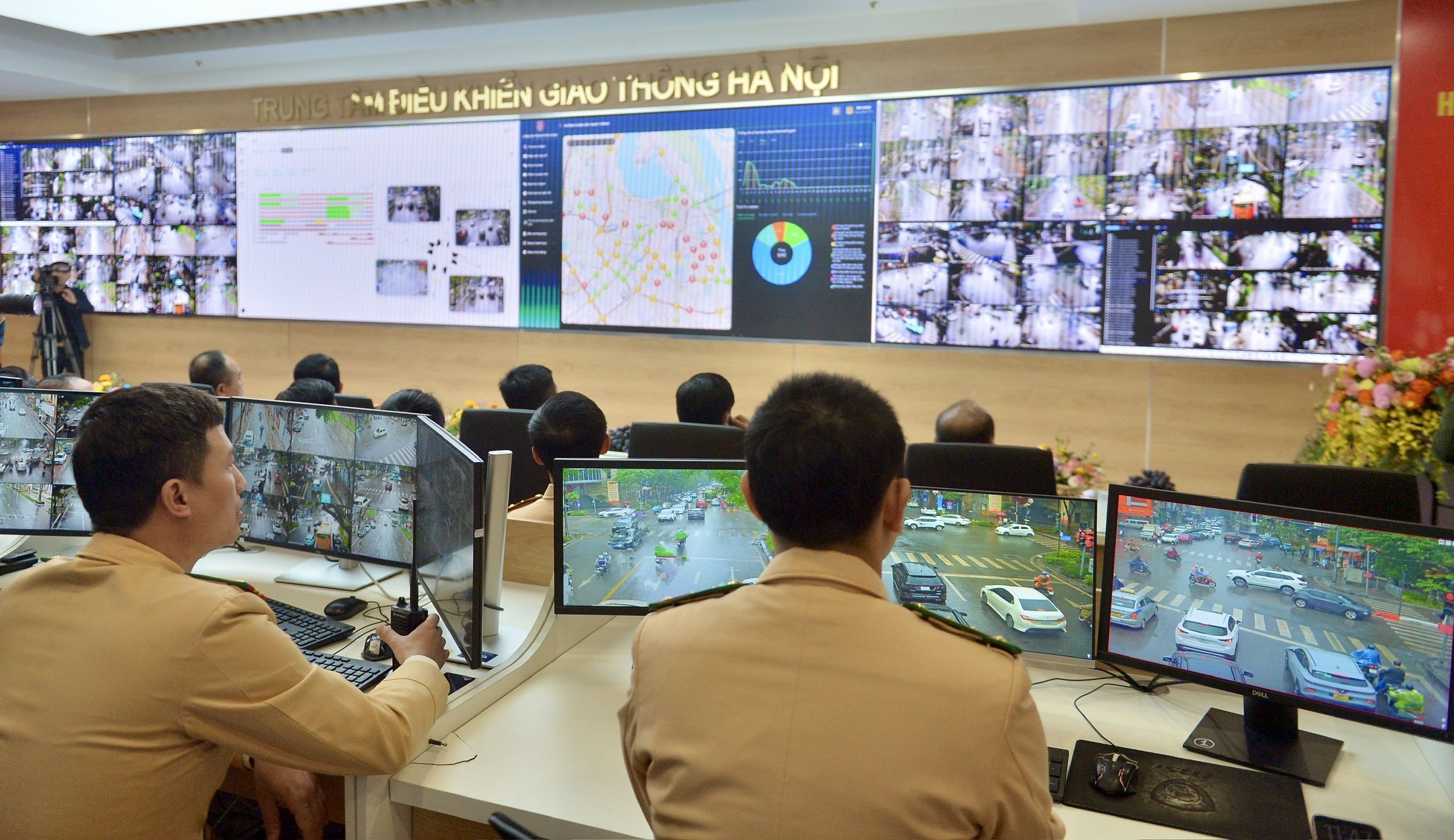 Hà Nội chính thức vận hành camera AI, từ nay ý thức người dân sẽ thay đổi 2 Hà Nội chính thức vận hành camera AI, từ nay ý thức người dân sẽ thay đổi - Ảnh 1.