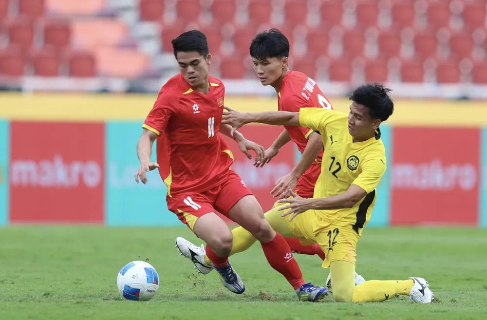 U-22 Malaysia từng thua tâm phục khẩu phục U-22 Việt Nam 0-2 ở vòng bảng. Ảnh: ANH PHƯƠNG. tu-coi-chet-tro-ve-u-22-malaysia-doi-thang-thai-lan-va-gianh-vang-sea-games-33 (1).jpg