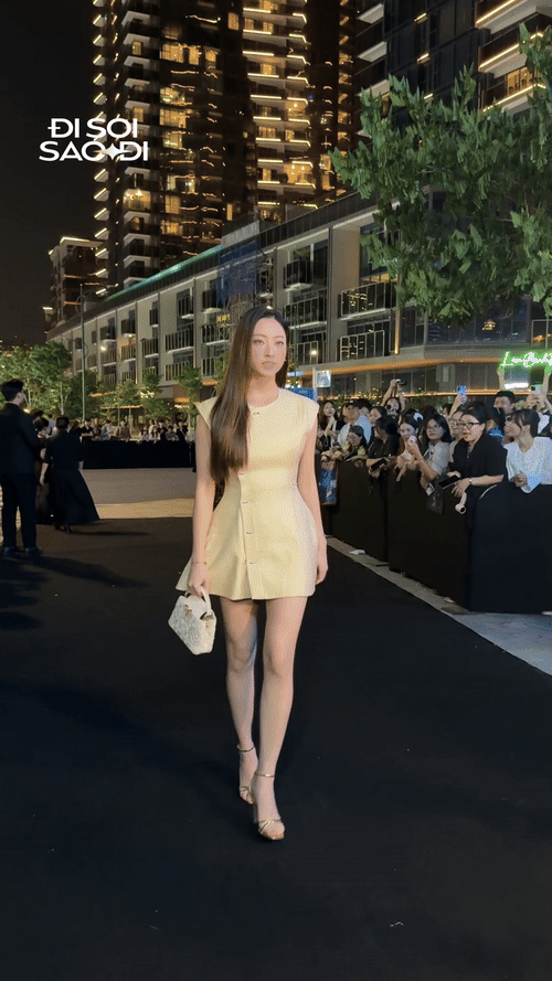 Lương Thùy Linh khoe cặp Lương Thùy Linh khoe cặp