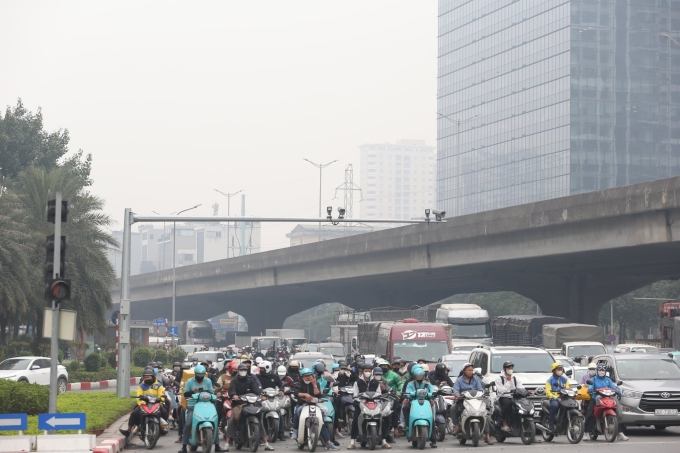 Hệ thống camera AI lắp đặt trên đường Phạm Hùng. Ảnh: Việt An