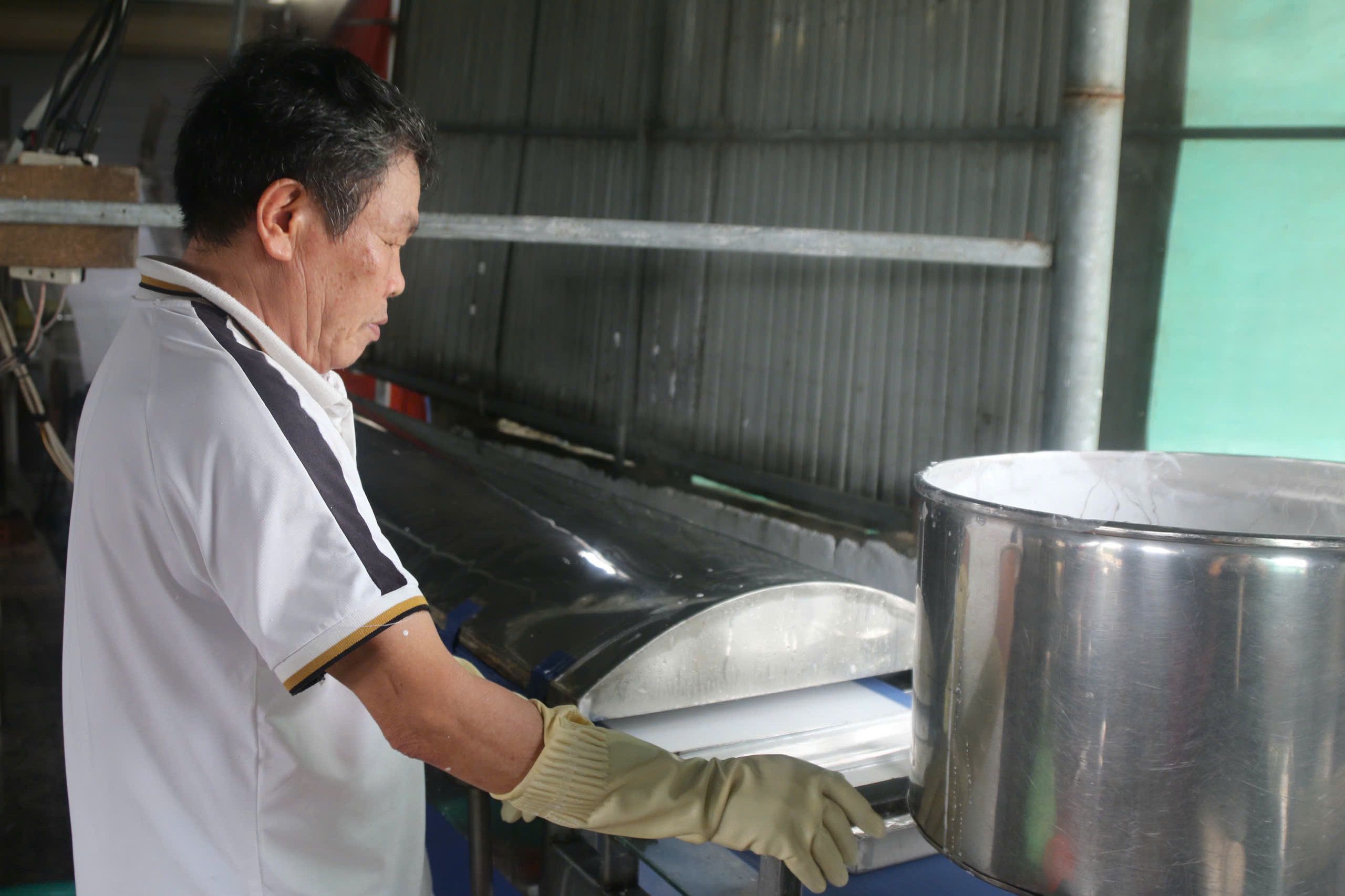 Người dân vùng ven biển Hà Tĩnh giảm nghèo bền vững 5 Học nghề ven biển ở Hà Tĩnh: Từ mô hình trồng lan trên vùng cát trắng tới nâng cao nghề truyền thống - Ảnh 5.