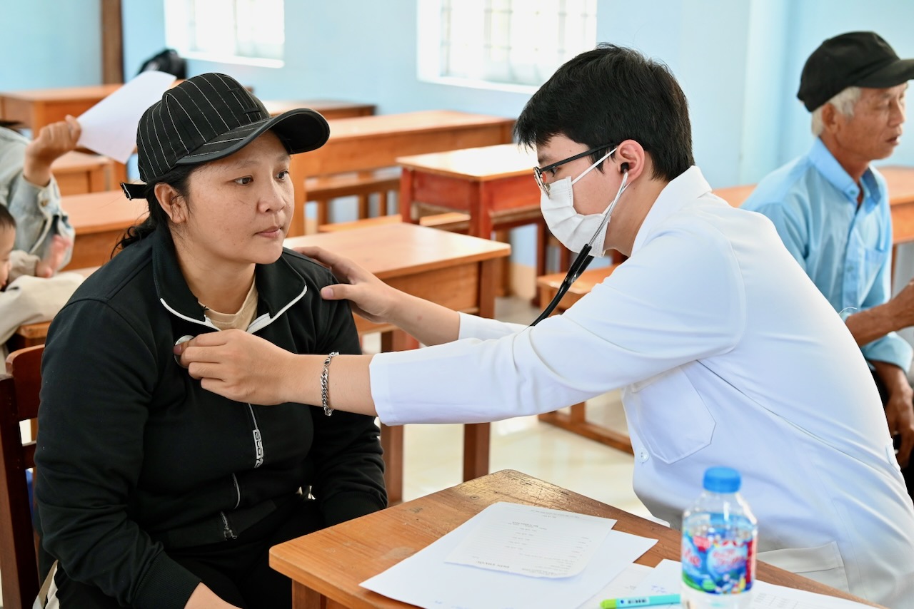 Trung tâm Công tác xã hội thanh thiếu niên Việt Nam mang hàng nghìn suất quà đến vùng lũ Phú Yên cũ 4 vùng lũ - Ảnh 4.