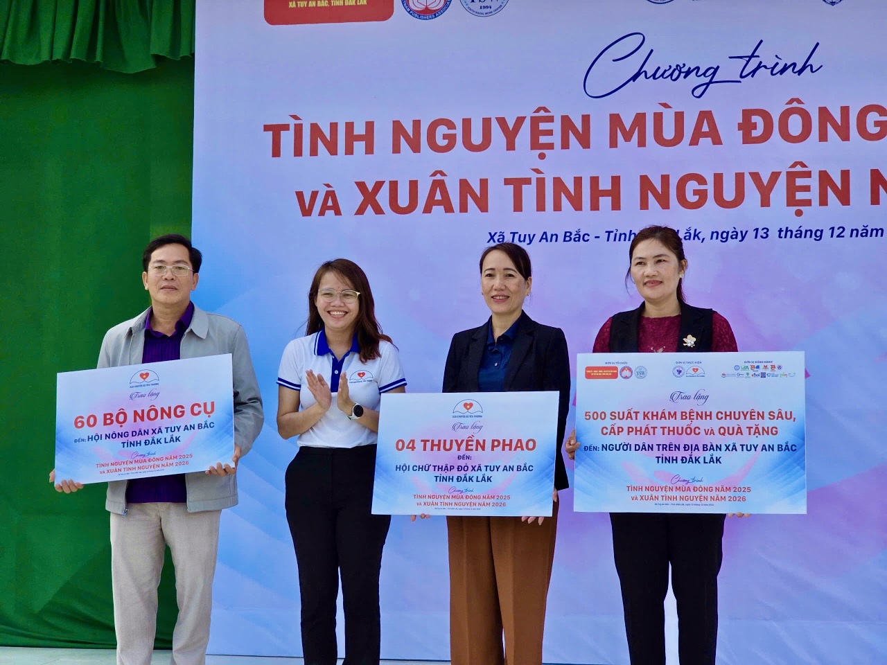 Trung tâm Công tác xã hội thanh thiếu niên Việt Nam mang hàng nghìn suất quà đến vùng lũ Phú Yên cũ 6 vùng lũ - Ảnh 6.