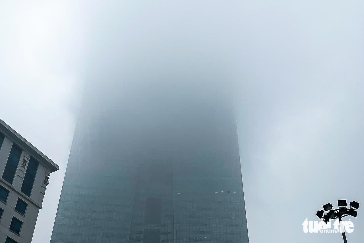 Không khí ở Hà Nội vẫn cảnh báo tím dù đường phố ít xe cộ, người dân cần hạn chế ra ngoài 5 không khí - Ảnh 5.