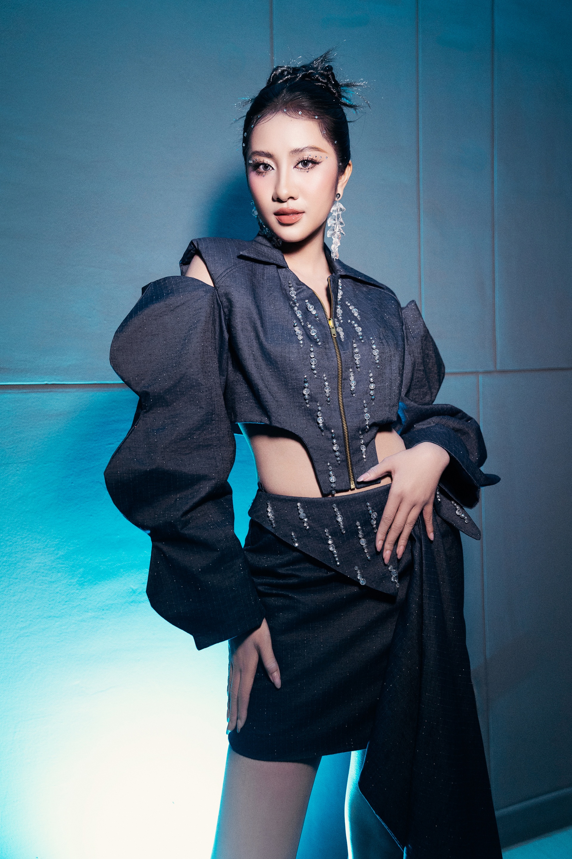 HHen Niê tái xuất sàn diễn, nhan sắc mẹ bỉm sữa gây chú ý - 11 HHen Niê tái xuất sàn diễn, nhan sắc mẹ bỉm sữa gây chú ý - 11