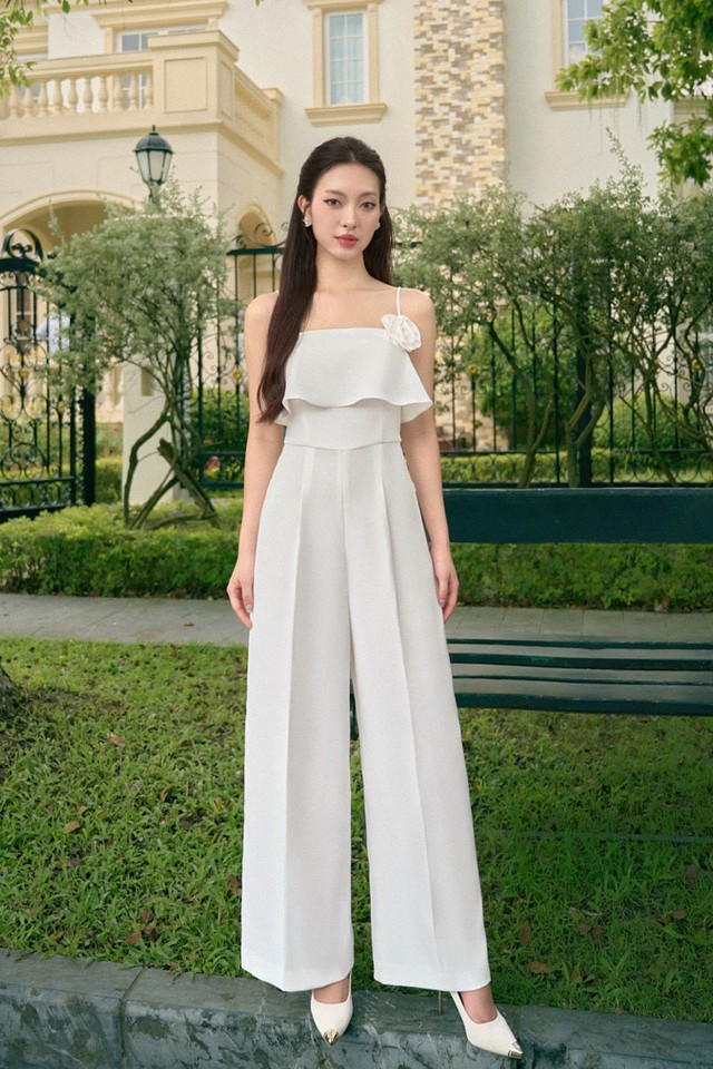 Jumpsuit 'càn quét' tủ đồ phái đẹp, đi làm đi chơi đều hợp- Ảnh 7. Jumpsuit 'càn quét' tủ đồ phái đẹp, đi làm đi chơi đều hợp- Ảnh 7.