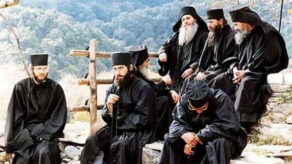 vuong-quoc-nam-nhan-duy-nhat-tren-the-gioi-hon-1000-nam-khong-co-phu-nu-dong-vat-giong-cai-cung-bi-cam (6).jpg 0 Vương quốc nam nhân, Athos, nơi không có phụ nữ