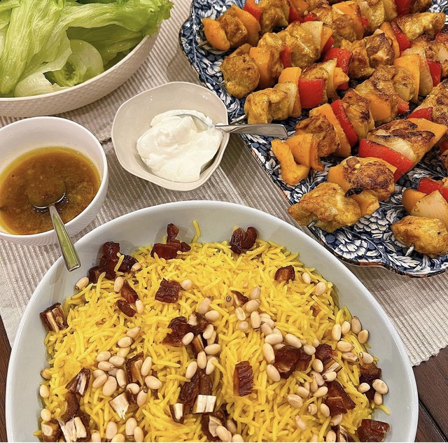 2 con dâu nhà tỷ phú Johnathan Hạnh Nguyễn vừa xinh, vừa được chồng chiều nhưng đảm đang cỡ này! 9 Trong đó có cá tuyết hấp nấm sốt miso - món ăn có nguồn gốc từ Nhật Bản; Hay gà Katsu (thịt gà chiên xù kiểu Nhật) và các loại salad, gà nướng bơ ớt...