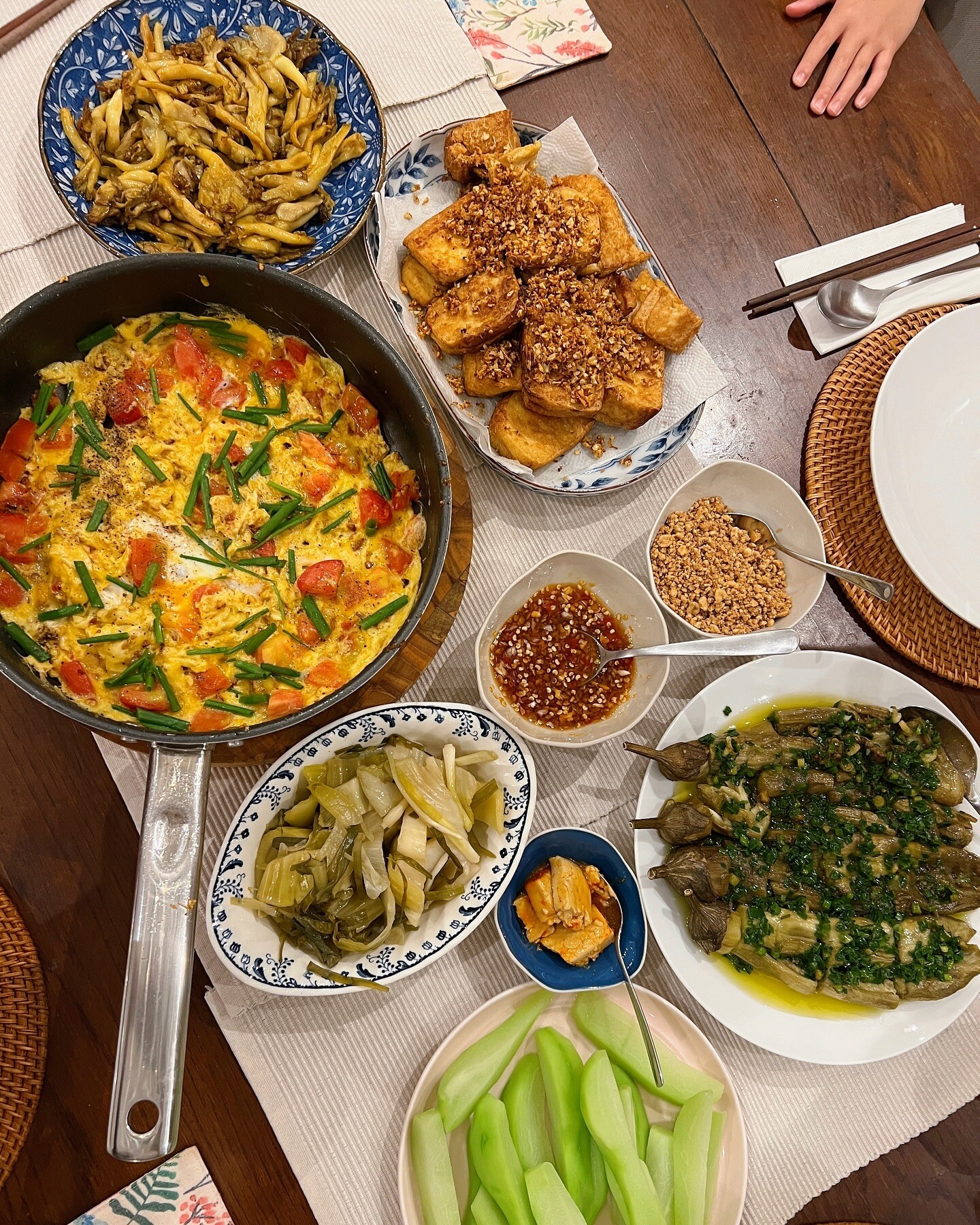 2 con dâu nhà tỷ phú Johnathan Hạnh Nguyễn vừa xinh, vừa được chồng chiều nhưng đảm đang cỡ này! 10 2 con dâu nhà tỷ phú Johnathan Hạnh Nguyễn vừa xinh, vừa được chồng chiều nhưng đảm đang cỡ này! - 10