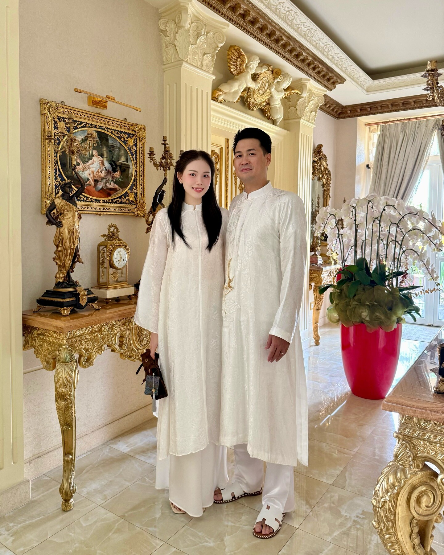 2 con dâu nhà tỷ phú Johnathan Hạnh Nguyễn vừa xinh, vừa được chồng chiều nhưng đảm đang cỡ này! 13 2 con dâu nhà tỷ phú Johnathan Hạnh Nguyễn vừa xinh, vừa được chồng chiều nhưng đảm đang cỡ này! - 12