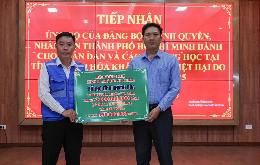 Hội Nông dân TP.HCM hỗ trợ Hội Nông dân tỉnh Khánh Hòa. Ảnh: XUÂN HOÁT 6.jpg