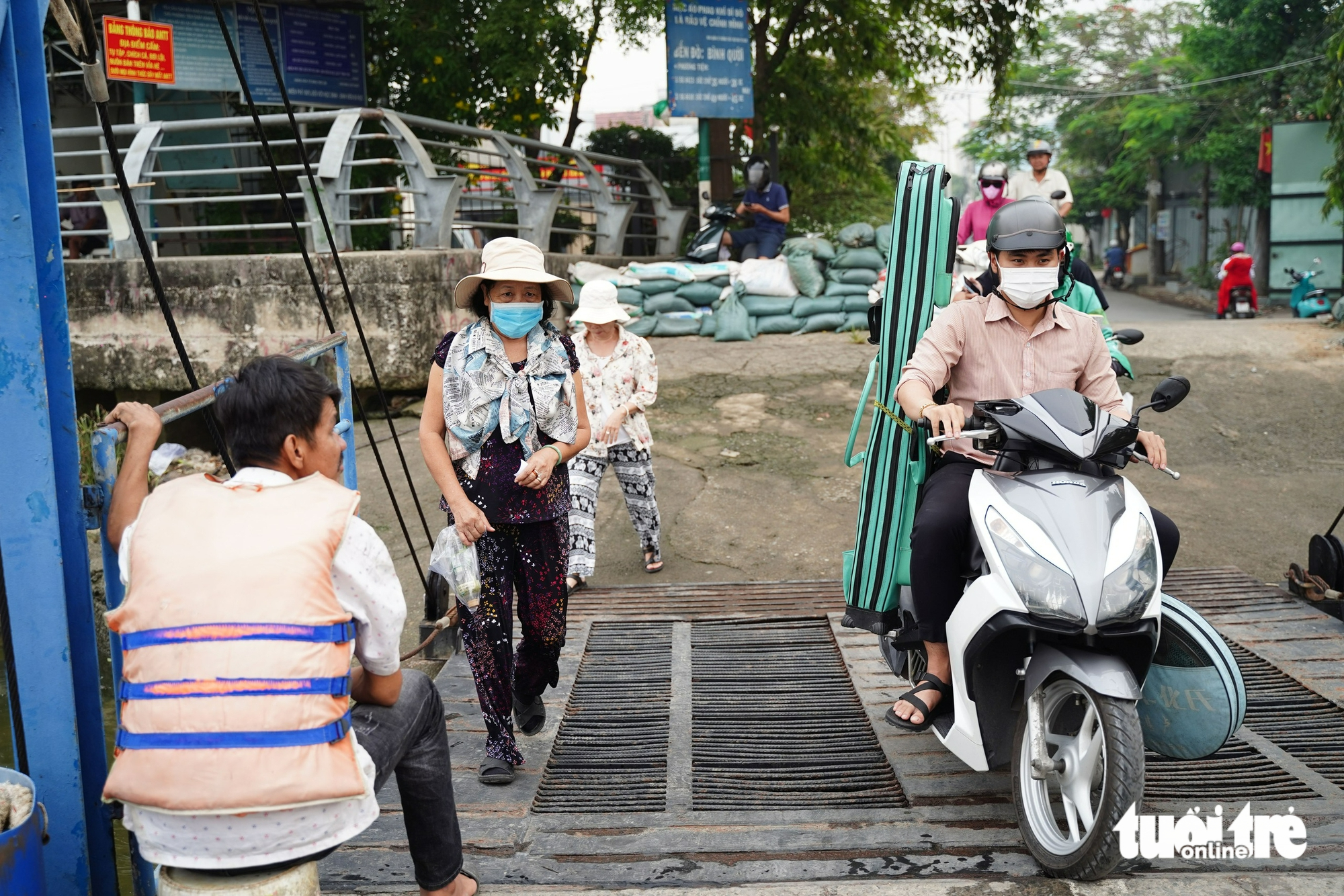 Phà Bình Quới chạy lại, người dân 'thở phào' vì né được điểm kẹt xe 3 phà bình quới - Ảnh 3.