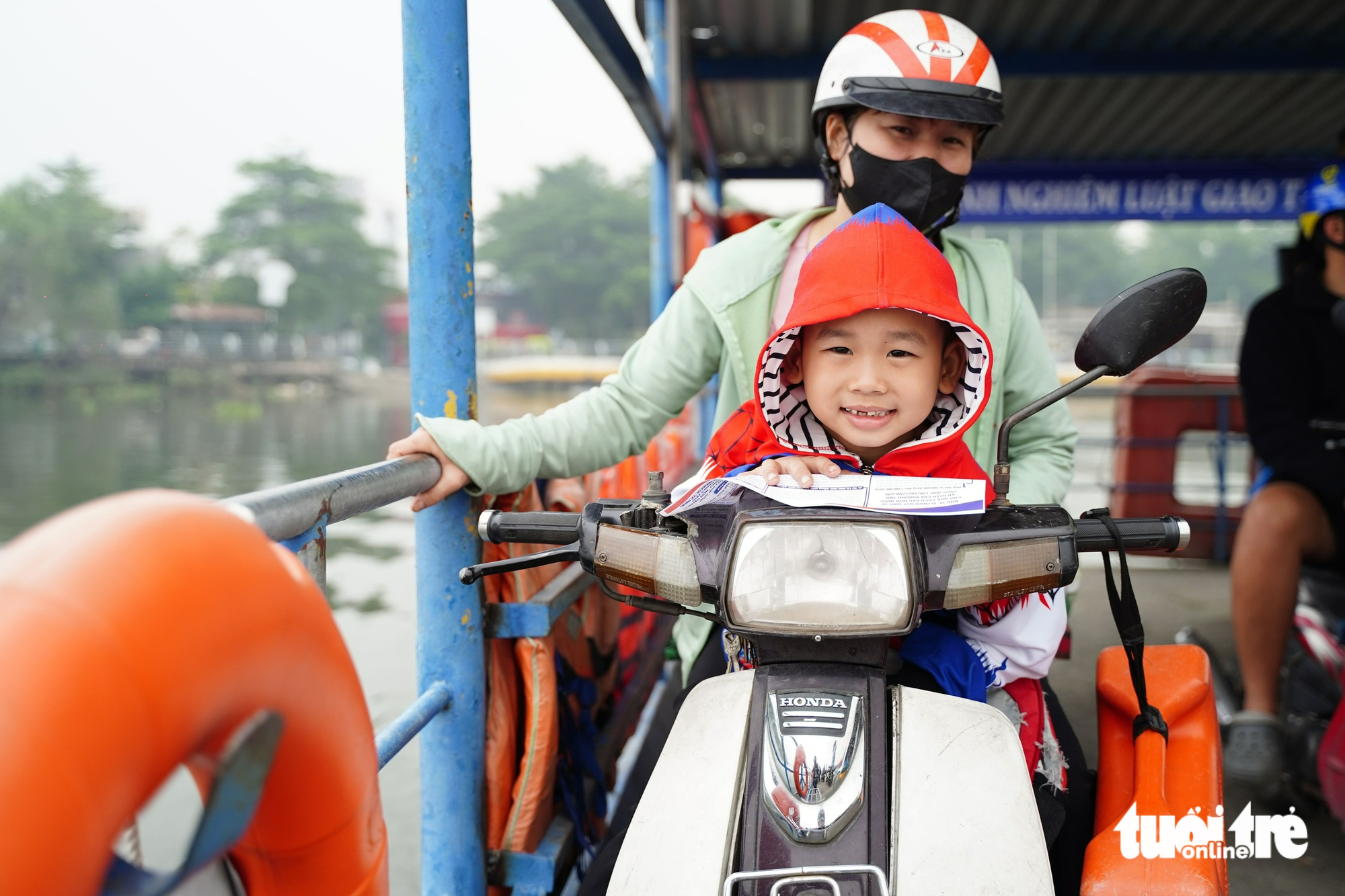 Phà Bình Quới chạy lại, người dân 'thở phào' vì né được điểm kẹt xe 9 phà bình quới - Ảnh 9.