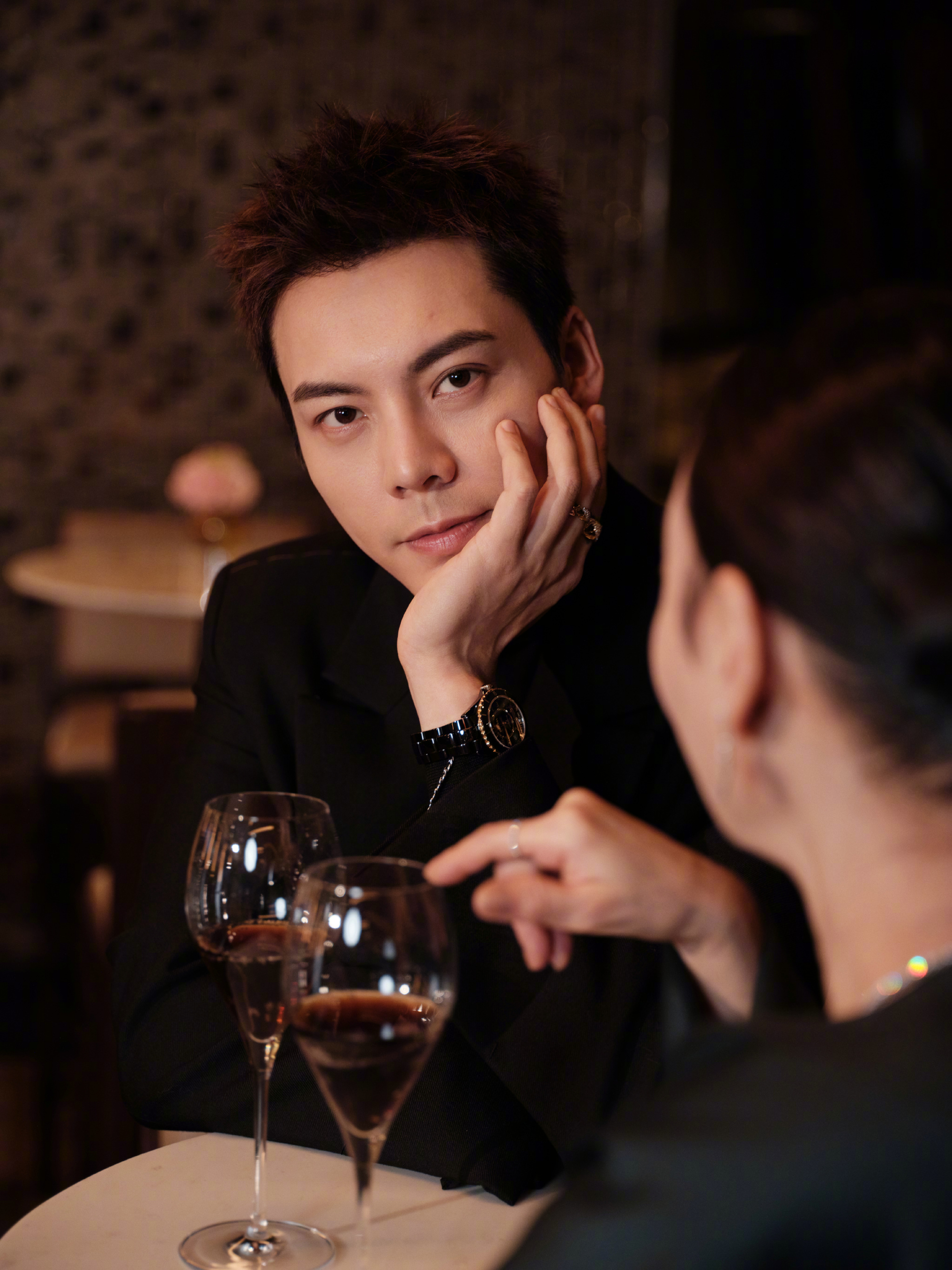 "Tổng tài" Trần Vỹ Đình vội vàng công khai có con với siêu mẫu Victoria's Secret vì lý do này- Ảnh 4. "Tổng tài" Trần Vỹ Đình vội vàng công khai có con với siêu mẫu Victoria's Secret vì lý do này- Ảnh 4.