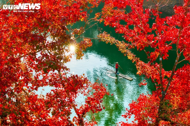 Hồ nhân tạo ở Cao Bằng rực rỡ như trời Âu mùa phong hương thay lá 4 Hồ nhân tạo ở Cao Bằng rực rỡ như trời Âu mùa phong hương thay lá - 3