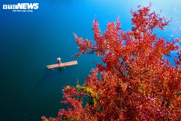 Hồ nhân tạo ở Cao Bằng rực rỡ như trời Âu mùa phong hương thay lá 5 Hồ nhân tạo ở Cao Bằng rực rỡ như trời Âu mùa phong hương thay lá - 4