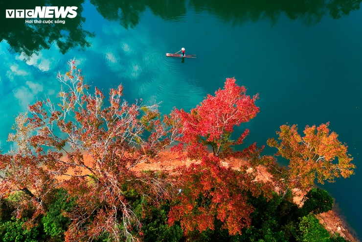 Hồ nhân tạo ở Cao Bằng rực rỡ như trời Âu mùa phong hương thay lá 8 Hồ nhân tạo ở Cao Bằng rực rỡ như trời Âu mùa phong hương thay lá - 7