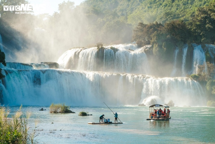 Hồ nhân tạo ở Cao Bằng rực rỡ như trời Âu mùa phong hương thay lá 11 Hồ nhân tạo ở Cao Bằng rực rỡ như trời Âu mùa phong hương thay lá - 10