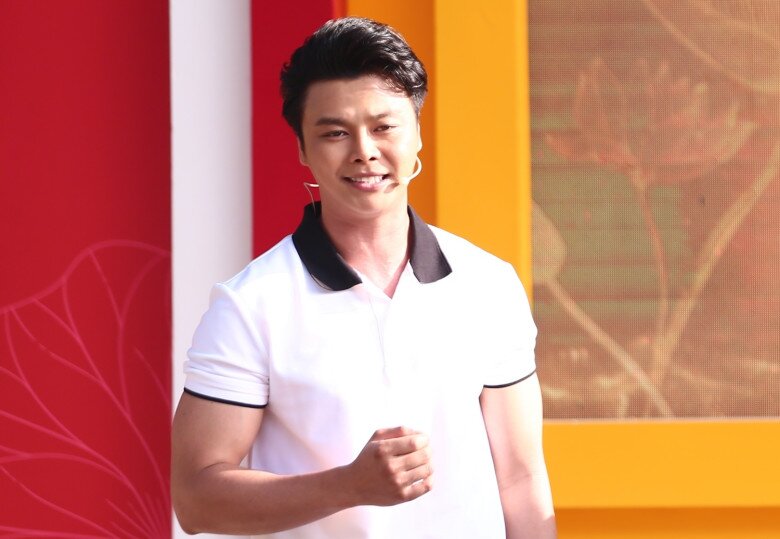 Nam nghệ sĩ cải lương từng cho con ngủ dưới gầm sân khấu, đứa trẻ sau này thành "thần đồng" cao 1m80 4 Nam nghệ sĩ cải lương từng cho con ngủ dưới gầm sân khấu, đứa trẻ sau này thành amp;#34;thần đồngamp;#34; cao 1m80 - 3