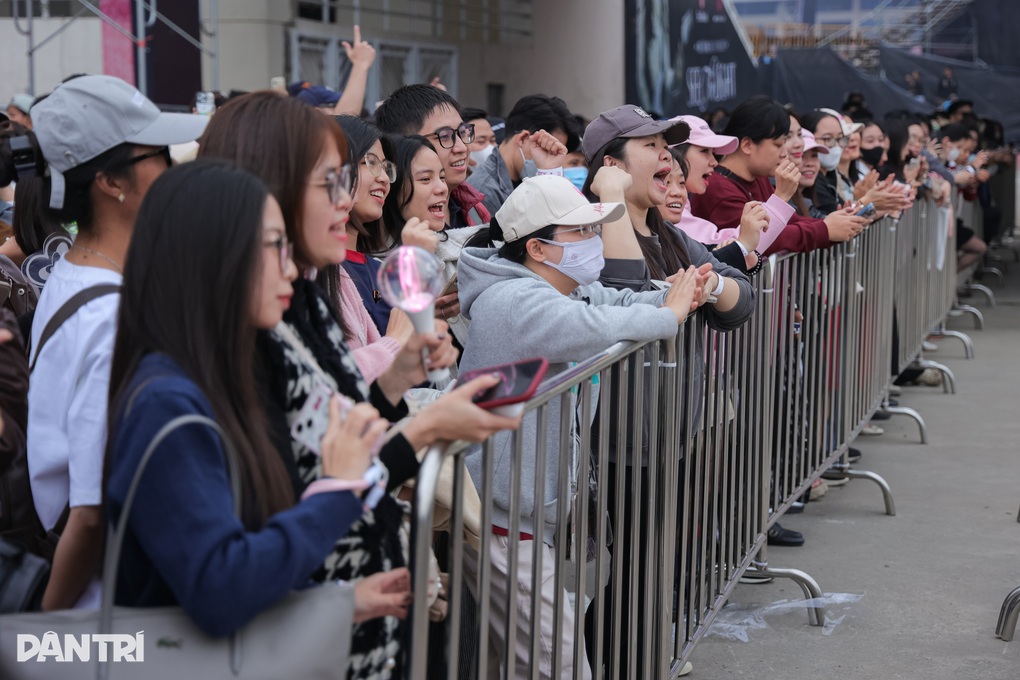 Mỹ Tâm bối rối khi làm điều này lần đầu, fan nhiệt tình hướng dẫn - 2