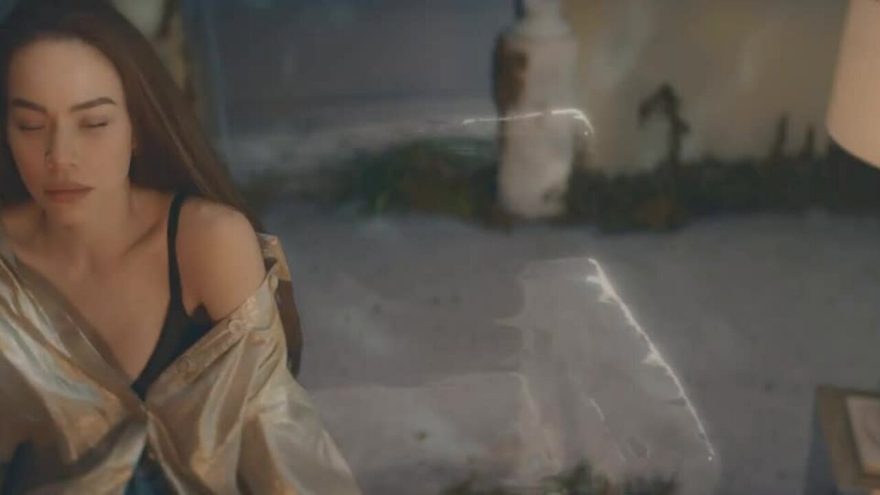 MV "Cô đơn trên sofa" - Hồ Ngọc Hà